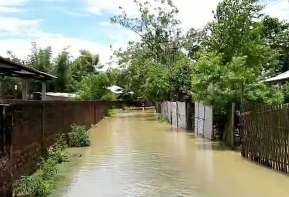 Около 13 тыс. человек оказались в зоне наводнения на северо-востоке Индии