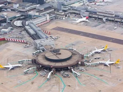 Лондонский аэропорт Гатвик приостановил отправку и прием рейсов из-за технического сбоя