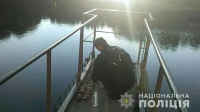У Львові в озері знайшли 11 бойових гранат