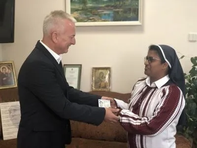 Президент дав українське громадянство монахині з Індії