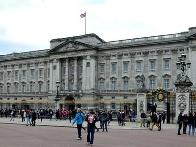 В Лондоне задержали мужчину, перелезшего через ворота Букингемского дворца