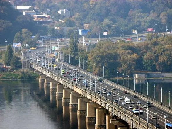 В Киеве на развязке моста Патона в субботу ограничат движение
