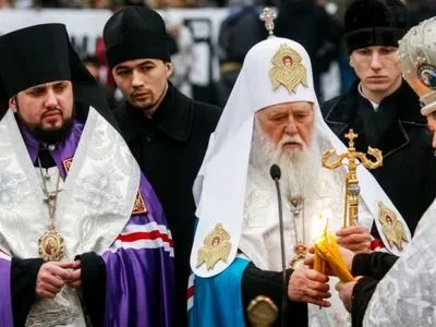 УПЦ КП через суд хочет запретить передачу зданий Михайловского монастыря