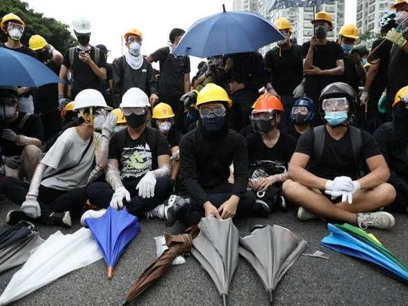 На новую акцию протеста в Гонконге вышли более 100 тысяч человек