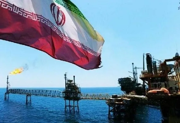 Іран пообіцяв експортувати нафту "за будь-яких обставин"