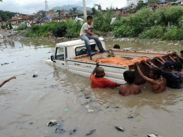 В Непале от наводнений и оползней погибли уже 32 человека