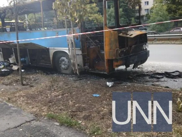 u-kiyevi-vschent-zgoriv-avtobus