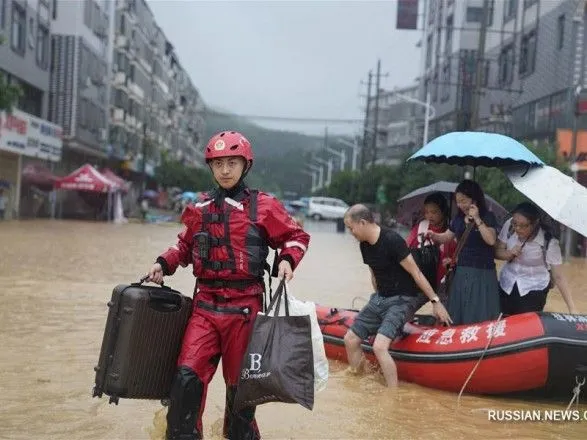 Китай продолжает страдать от проливных дождей