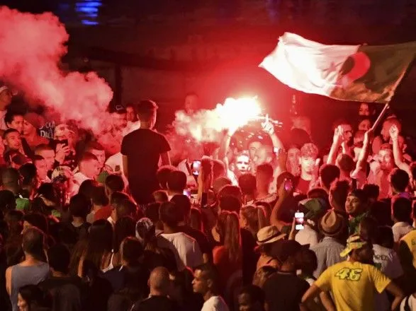 Во Франции беспорядки после победы сборной Алжира, более 280 задержанных