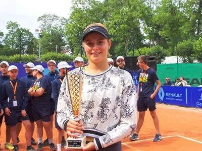 Дев'ятнадцятирічна українська тенісистка вдруге поспіль виграла міжнародні змагання