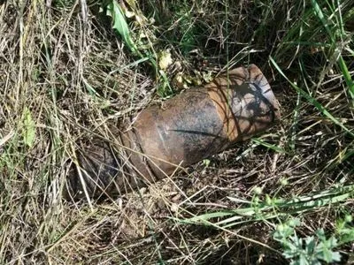 На Дніпропетровщині чоловік шукаючи металобрухт натрапив на бойовий снаряд