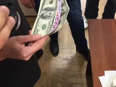 Головного податкового ревізора Києва затримали з хабарем на робочому місці