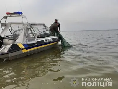 Мужчина с ребенком застряли в море в Херсонской области