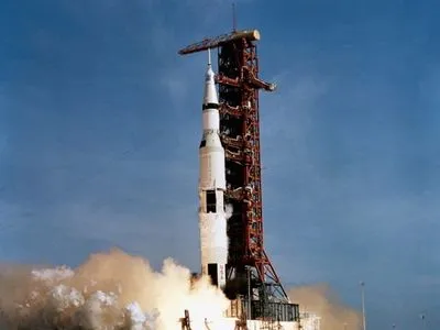 На честь 50-річчя висадки на Місяць у Вашингтоні з'явилася проекція ракети Saturn V