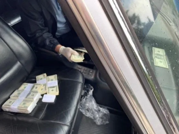 Голову Рокитнівської РДА затримали на хабарі у 100 тис. доларів