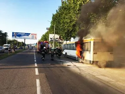 В Николаеве горел пассажирский автобус