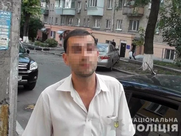 В Киеве задержали "валютчика" с фальшивыми деньгами
