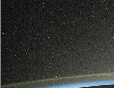 NASA показало атмосферное "свечение" Земли