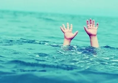 Батько та малолітній син потонули в озері на Рівненщині