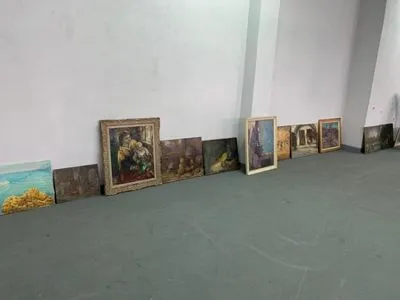 В Україну намагалися ввезти майже 100 старовинних картин із Франції