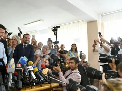 Зеленский о новом Генпрокуроре: фамилия точно не в "Лу"