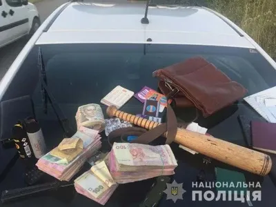 В Ровно иностранец похитил из грузовика более 200 тыс. гривен
