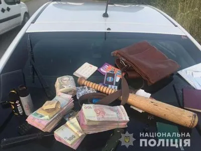 В Ровно иностранец похитил из грузовика более 200 тыс. гривен