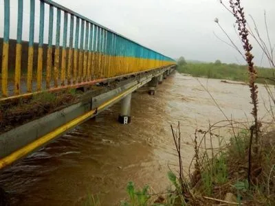Рятувальники попереджають про підйом води у річках