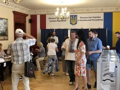 Вибори до Верховної Ради: українці голосують у Латвії та Литві