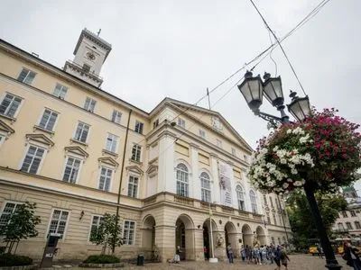 У Львові всі виборчі дільниці відкрились вчасно