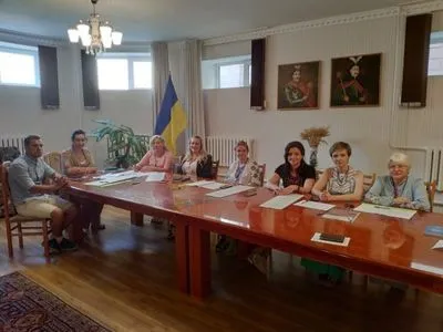 У Киргизстані відкрилась виборча дільниця в українському посольстві