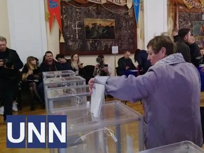 В Украине открылись избирательные участки