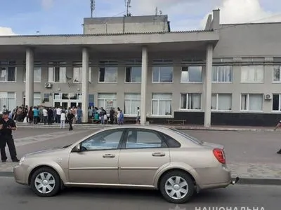 На Київщині члени ДВК складали протоколи про підрахунок голосів у автомобілі