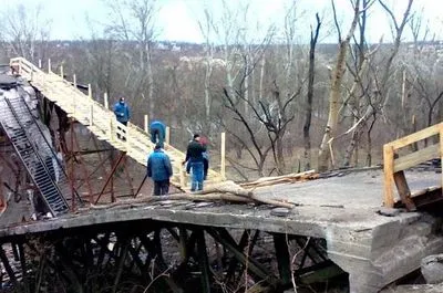 Восстанавливать мост у КПВВ "Станица Луганская" будет специальная группа