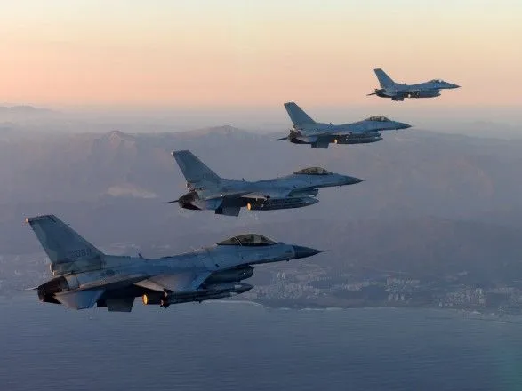 ВВС Південної Кореї зробили 360 попереджувальних пострілів в бік російського літака