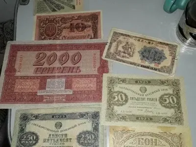 В проводника поезда "Москва-Львов" изъяли старинные банкноты