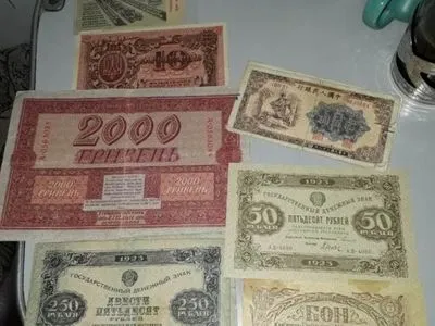 У провідника потягу "Москва-Львів" вилучили старовинні банкноти