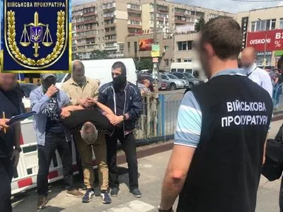 На взятке поймали таможенника аэропорта "Борисполь"