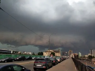 У Києві та області оголошено штормове попередження