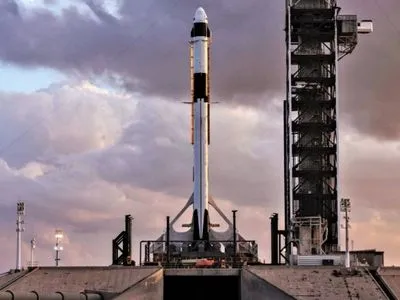 В США ракета Falcon 9 с грузовым кораблем Dragon стартовала к МКС