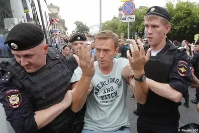 Лікарі не виключають отруєння російського опозиціонера Навального хімічною речовиною