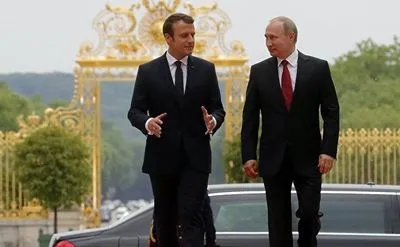 Макрон примет Путина во Франции накануне саммита G7
