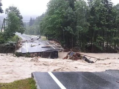 Аномальні дощі в Австрії: затопило дороги та будинки