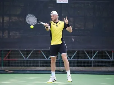 Украинский теннисист одержал победу на старте соревнований в Испании