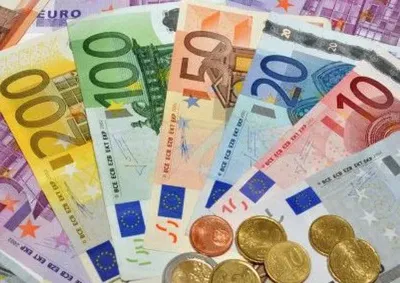 Курс євро опустився нижче 28 гривень