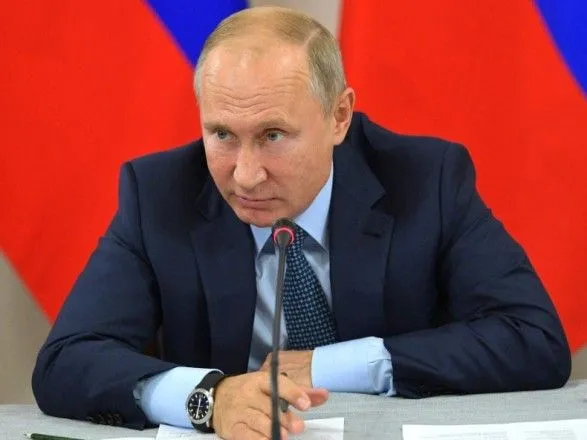 Почти 40% россиян не хотели бы видеть Путина президентом после 2024 - опрос