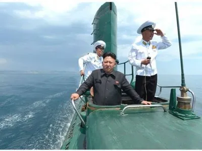 Новий підводний човен КНДР здатен нести на борту три балістичні ракети