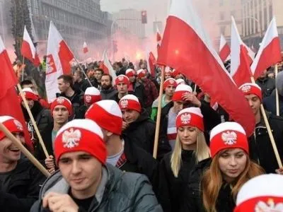 В Польщі скасували податок на доходи фізосіб для молоді, щоб зупинити імміграцію