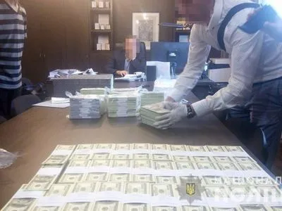 Топ-чиновников "Института охраны почв Украины" и ГП задержали на взятке 1,5 млн долларов