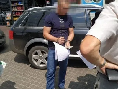 У Миколаєві упіймали адвоката на хабарі в 1,5 тисячі доларів